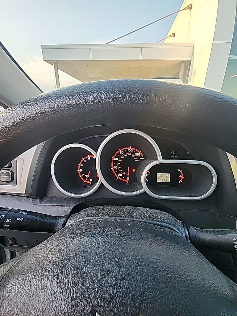 Used 2010 Pontiac Vibe w/ Preferred Package FWD image 11