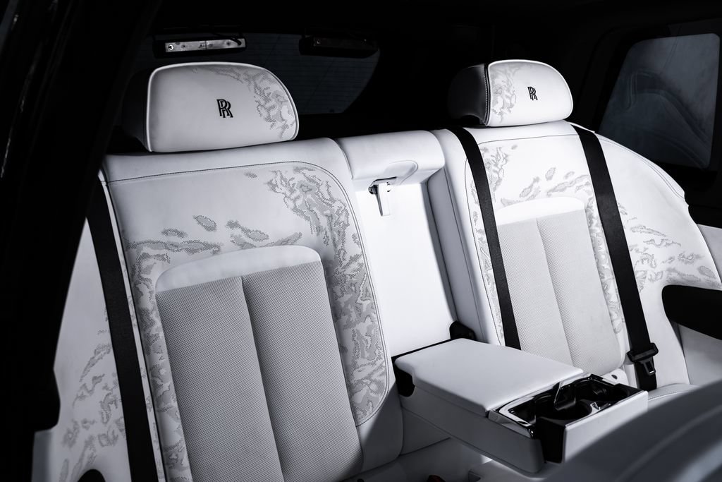 Used 2025 Rolls-Royce Cullinan AWD/4WD image 23