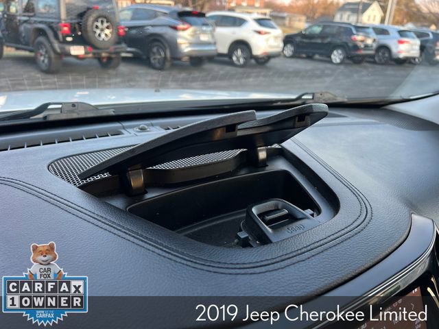 Used 2019 Jeep Cherokee Limited image 36
