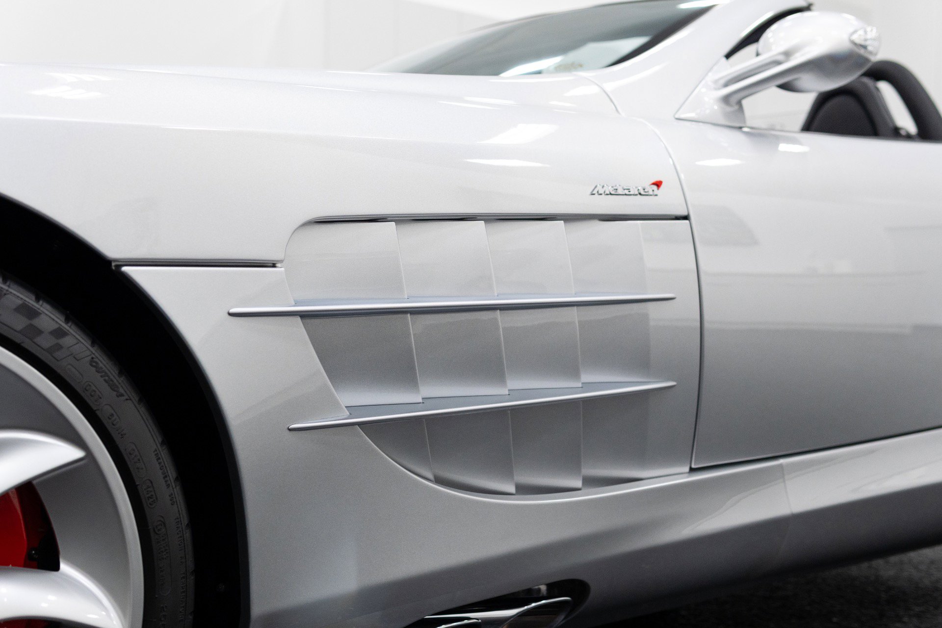 Used 2009 Mercedes-Benz SLR image 13