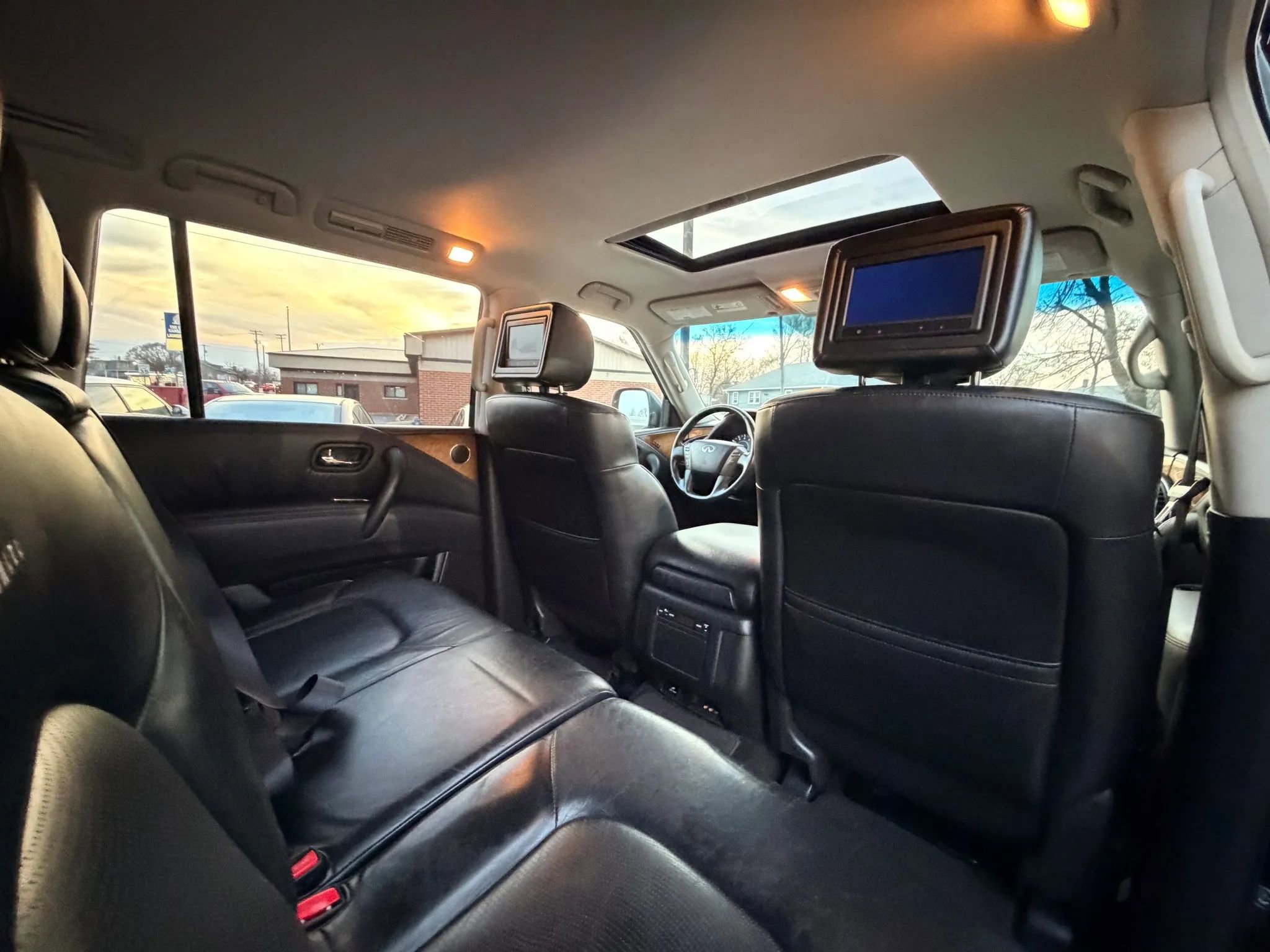 Used 2011 INFINITI QX56 4WD w/ Theater Pkg image 24