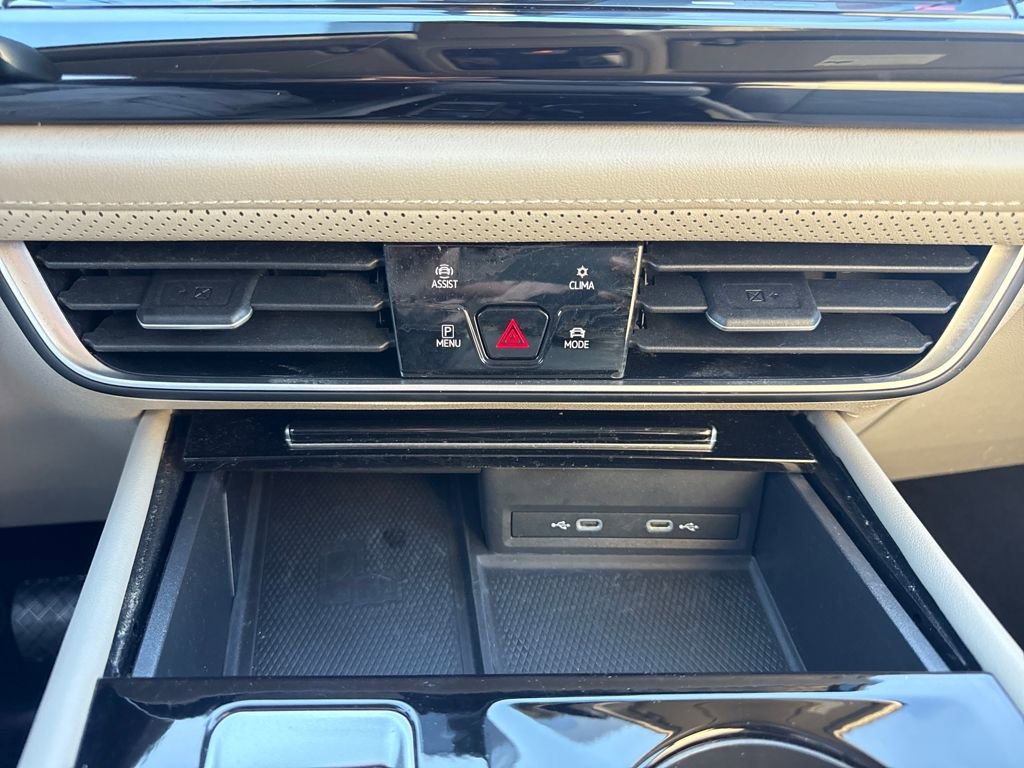 Used 2024 Volkswagen Atlas SE w/ Black Wheel Package image 22