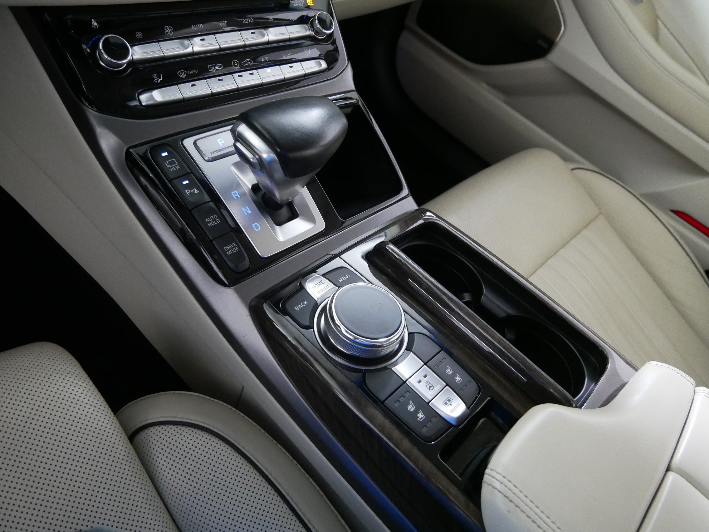 Used 2018 Genesis G90 3.3T Premium AWD/4WD image 24