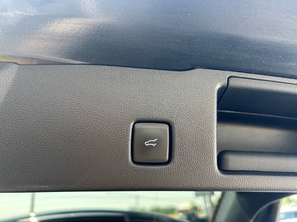 Used 2022 Ford Escape Titanium w/ Class II Trailer Tow Package image 8