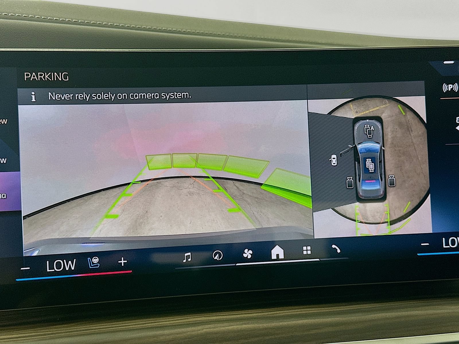 New 2026 BMW 750e xDrive w/ Executive Package AWD/4WD image 25