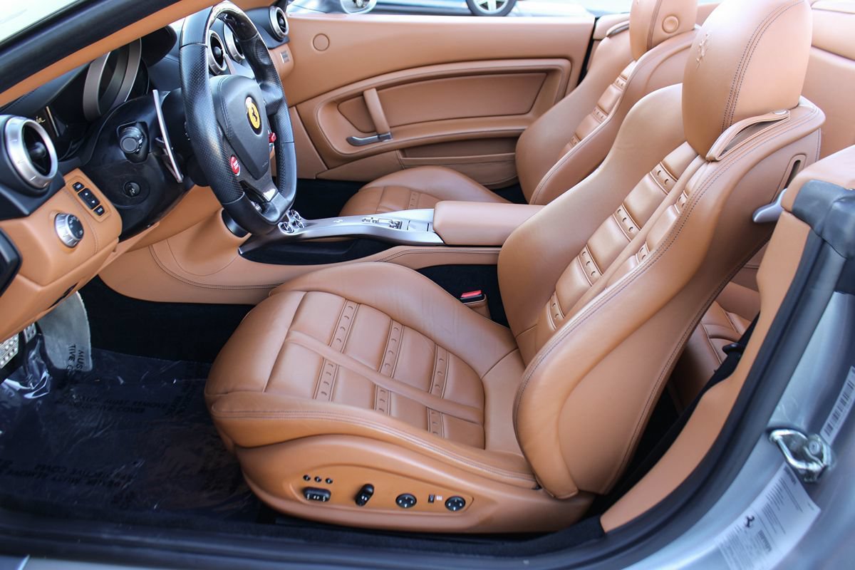 Used 2012 Ferrari California RWD image 17