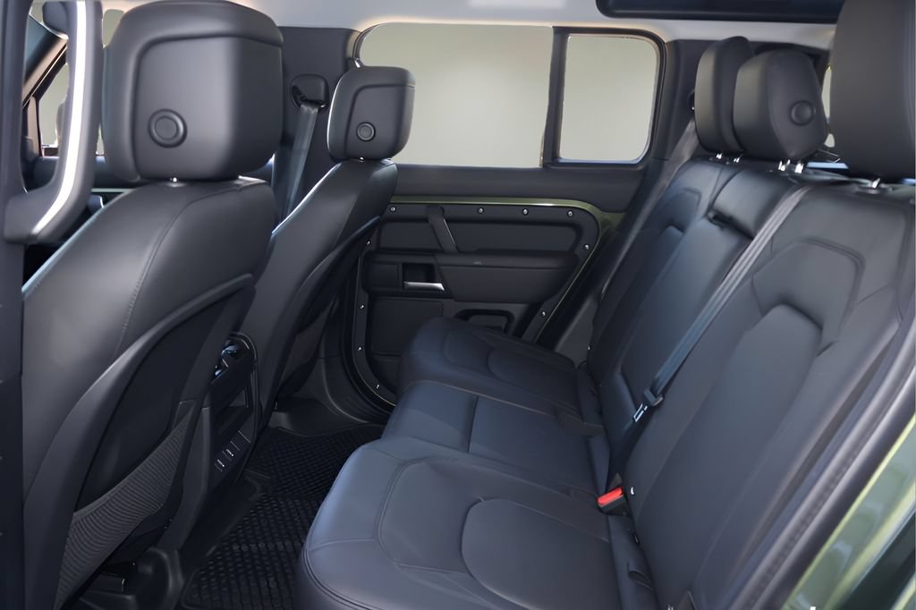 New 2026 Land Rover Defender 110 X-Dynamic SE AWD/4WD image 13