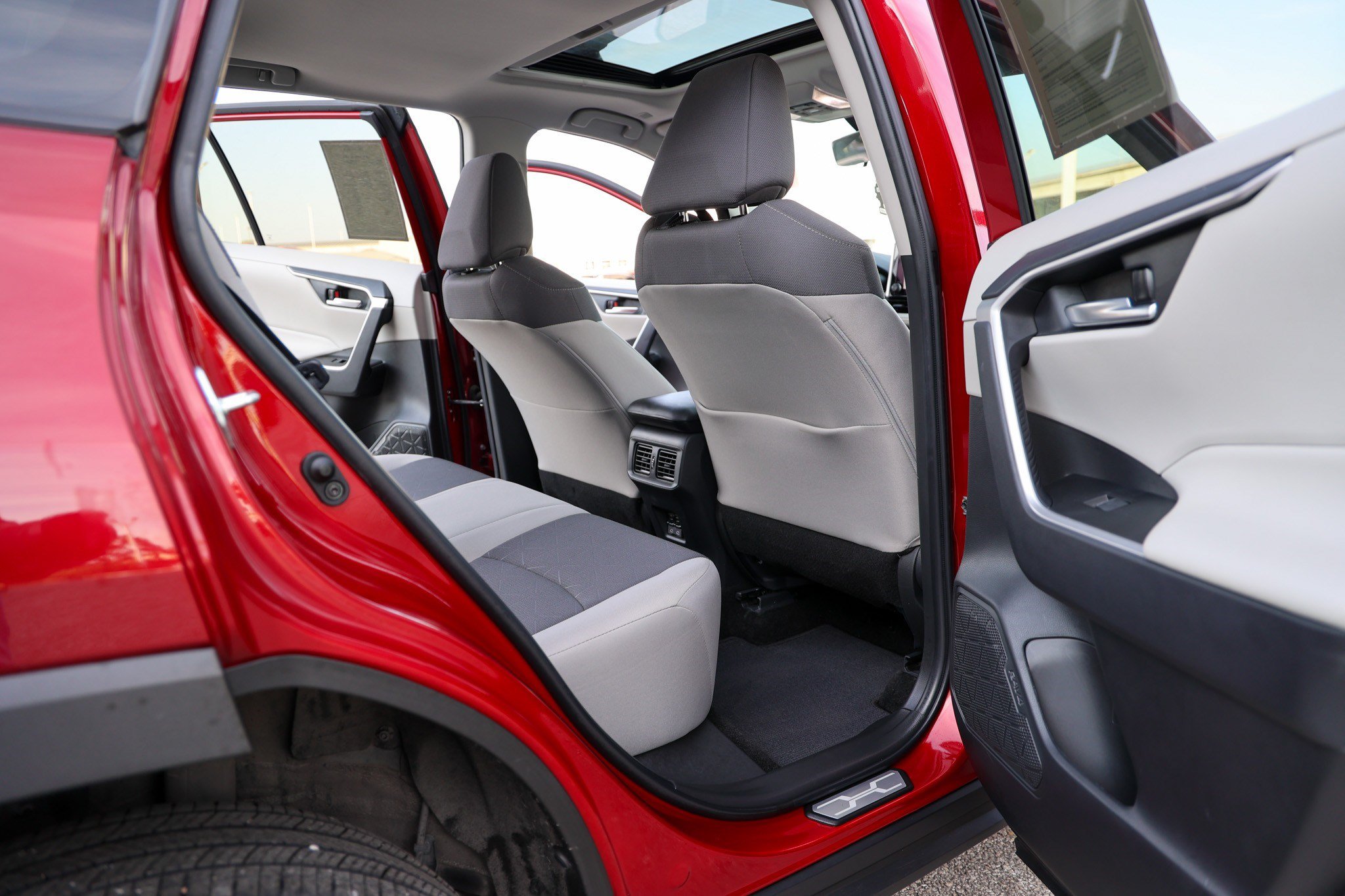 Certified 2025 Toyota RAV4 XLE w/ Convenience Package FWD image 39