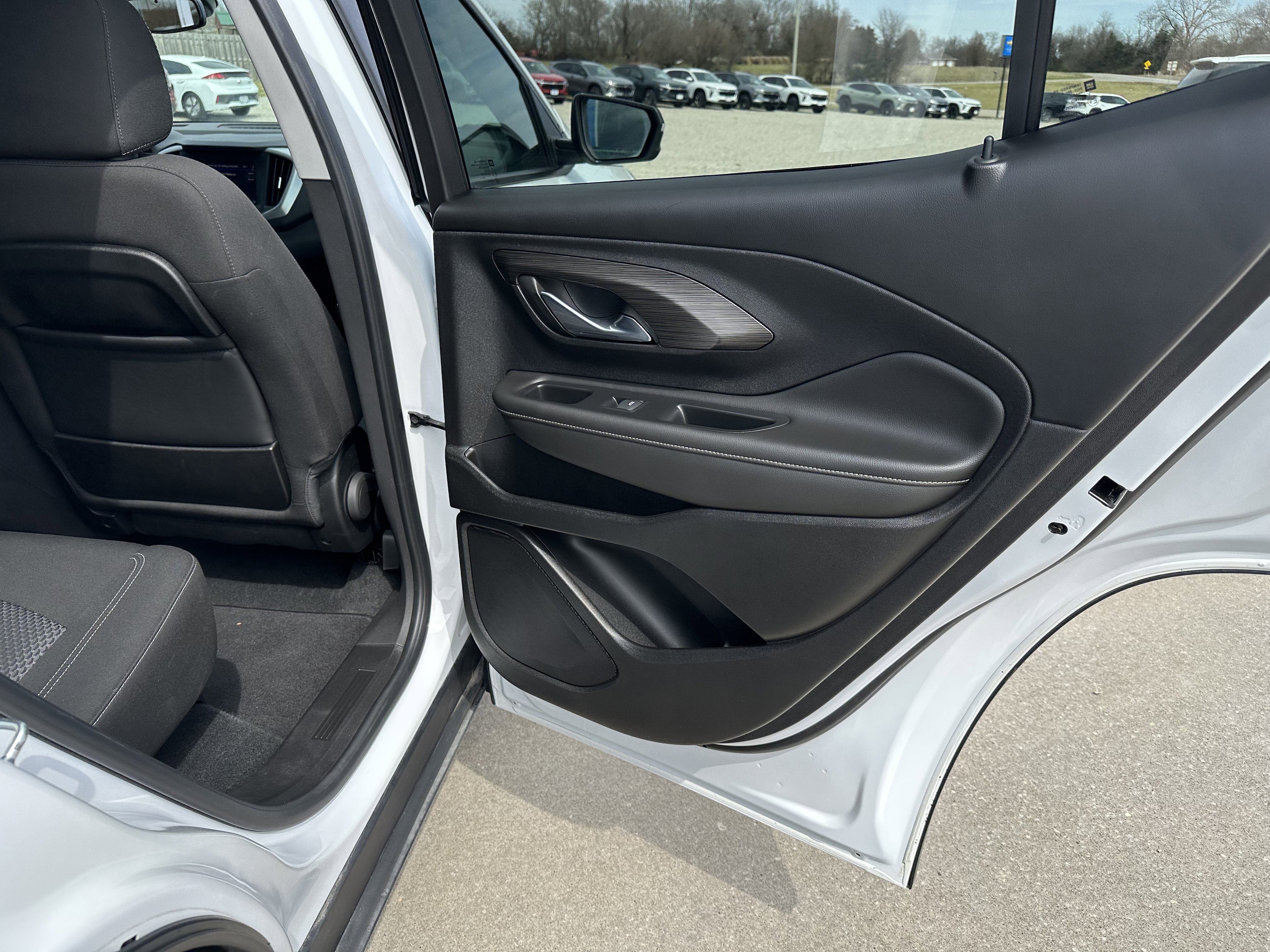 Used 2023 GMC Terrain SLE w/ Driver Convenience Package image 31