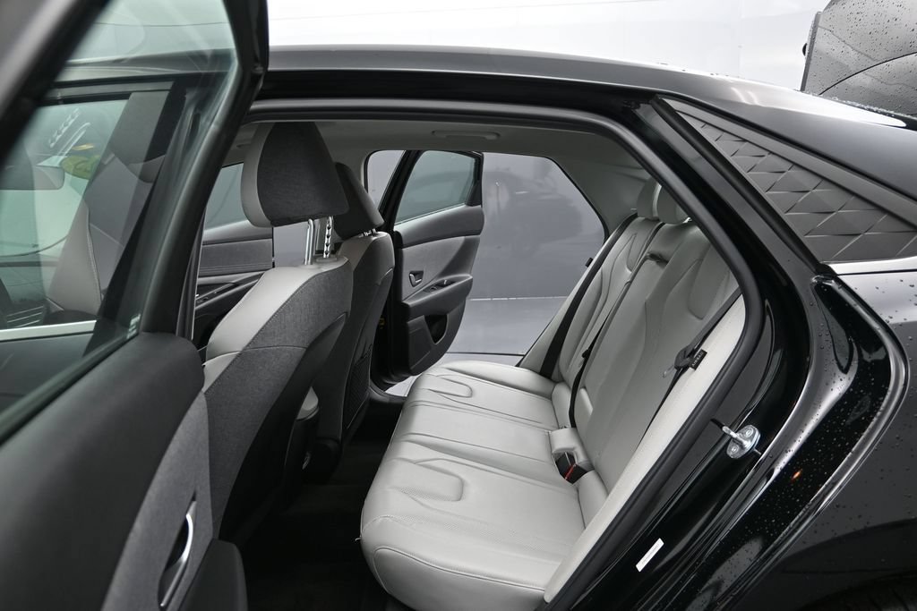 Used 2025 Hyundai Elantra Limited FWD image 15
