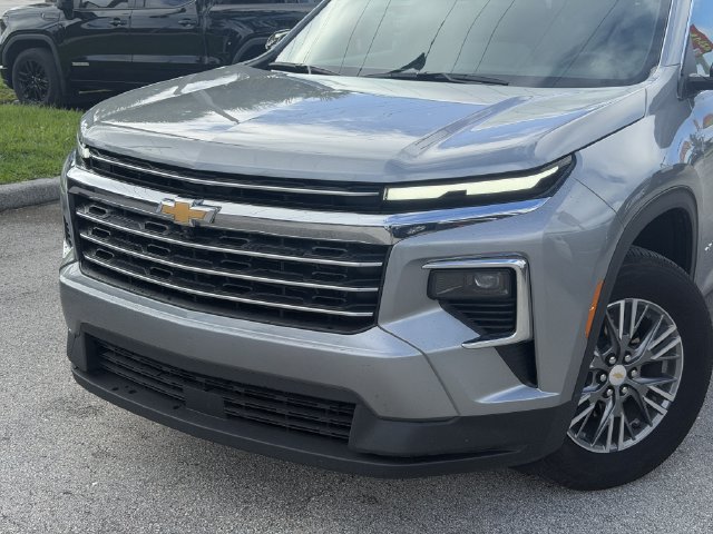 Used 2026 Chevrolet Traverse LT w/ Driver Confidence Package FWD image 6