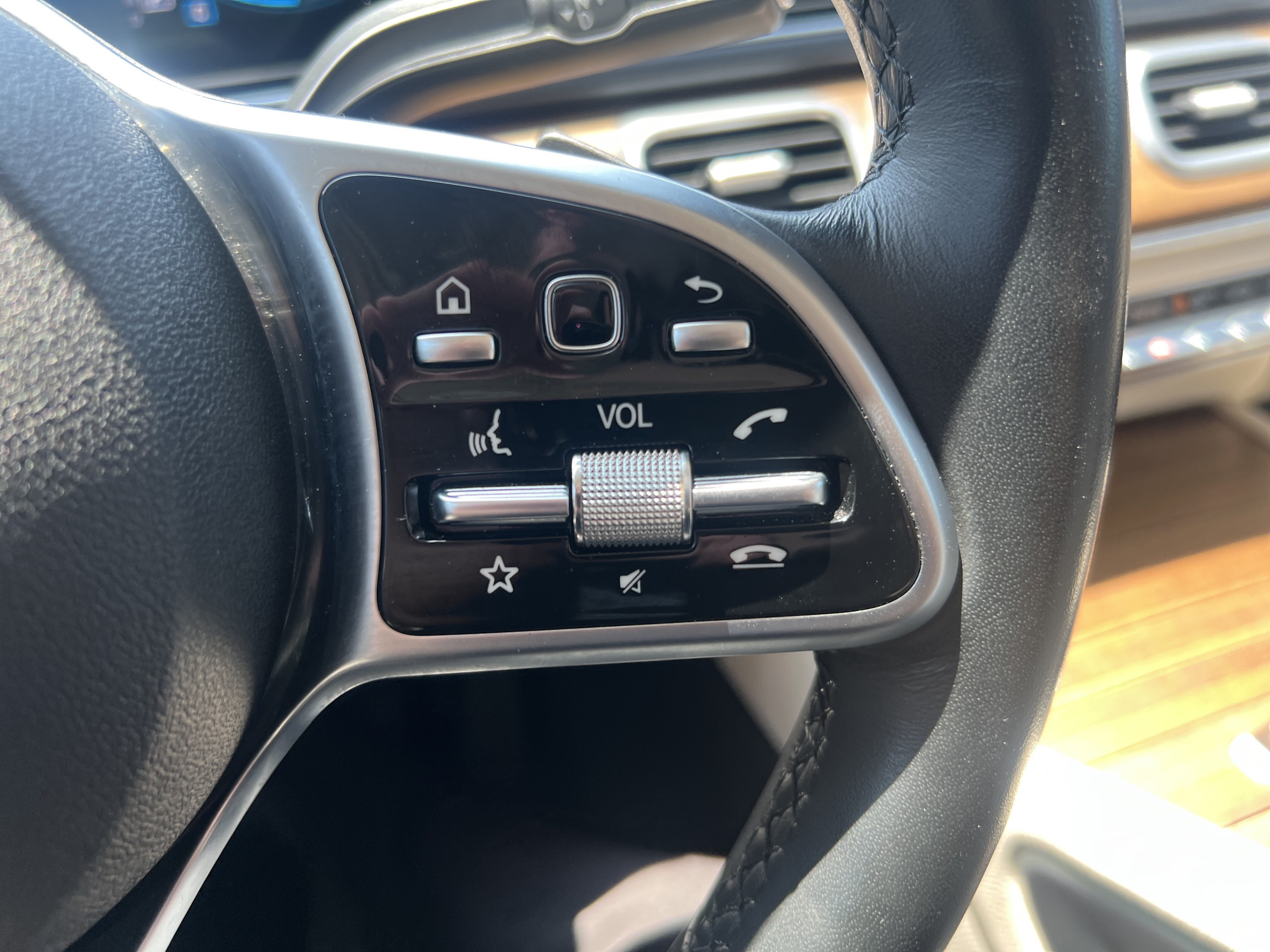 Certified 2023 Mercedes-Benz GLE 350 4MATIC w/ Premium Package image 20
