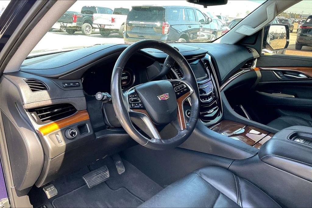 Used 2020 Cadillac Escalade Luxury RWD image 14