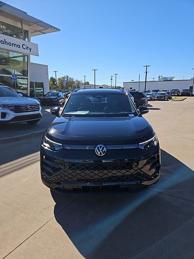 New 2026 Volkswagen Tiguan SE R-Line image 2