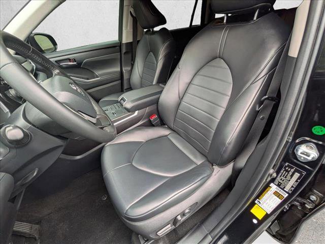 Used 2022 Toyota Highlander XLE image 17