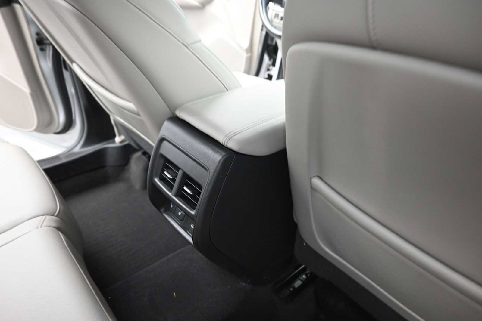 Used 2019 Cadillac XT4 Luxury w/ Cold Weather Package AWD/4WD image 25