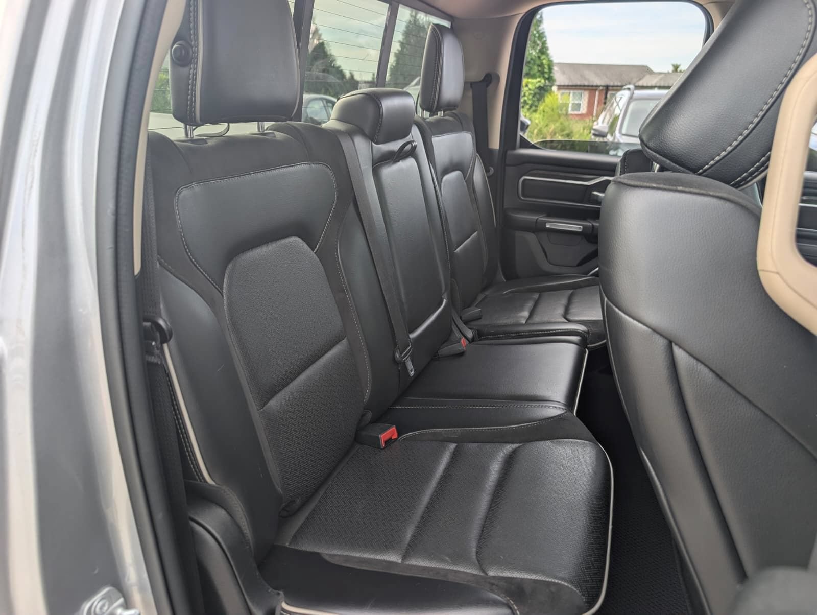 Used 2020 RAM 1500 Laramie AWD/4WD image 39