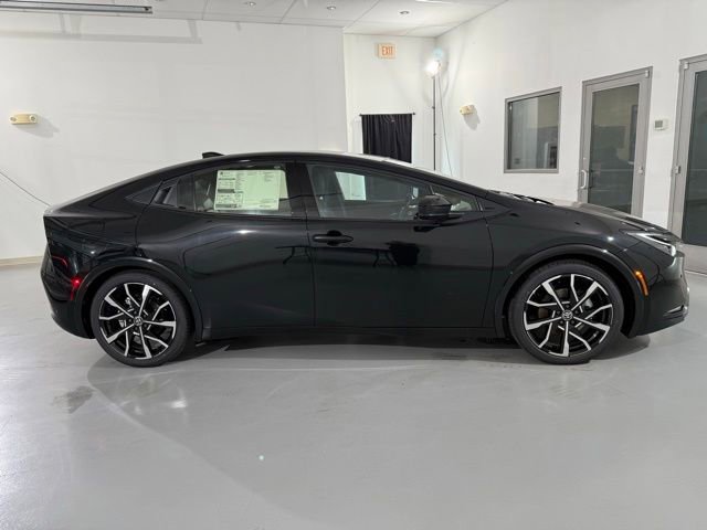 New 2025 Toyota Prius Plug-In Hybrid image 3