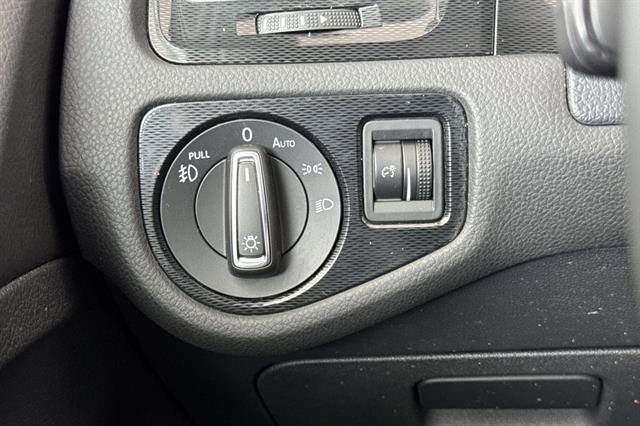 Used 2015 Volkswagen GTI SE w/ Lighting Package (SEL) FWD image 30