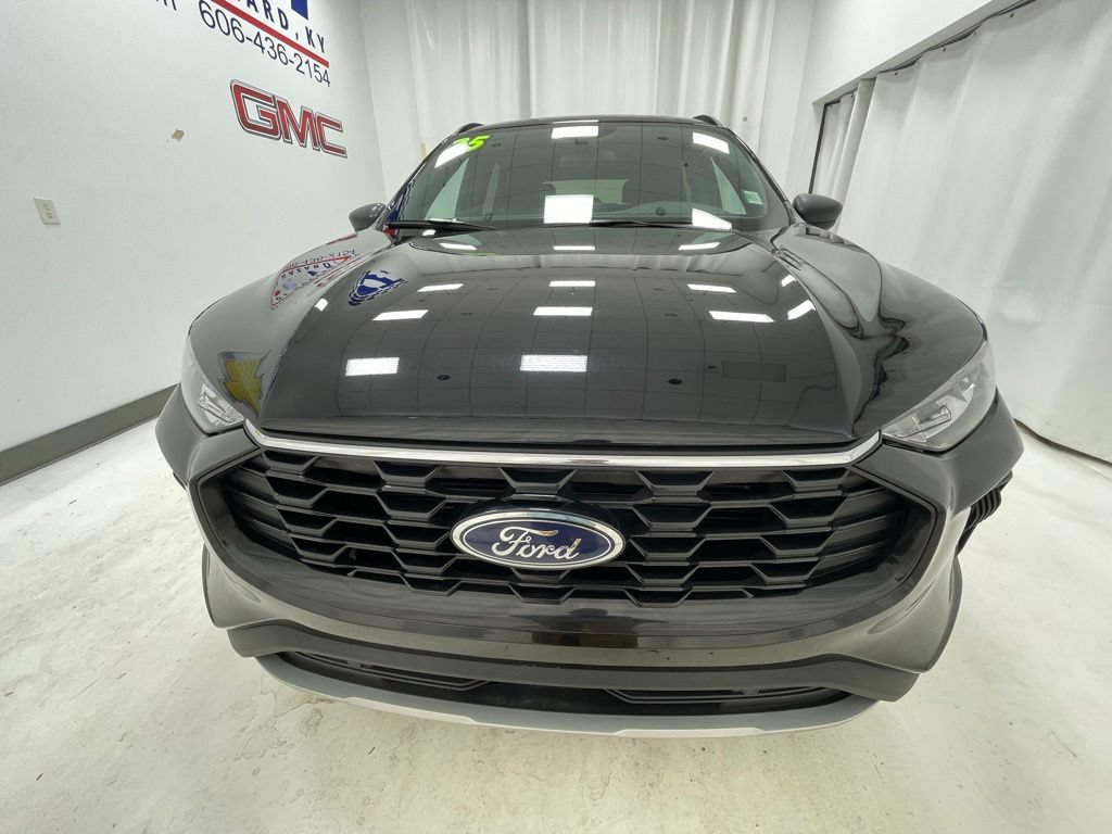 Used 2025 Ford Escape ST-Line AWD/4WD image 2