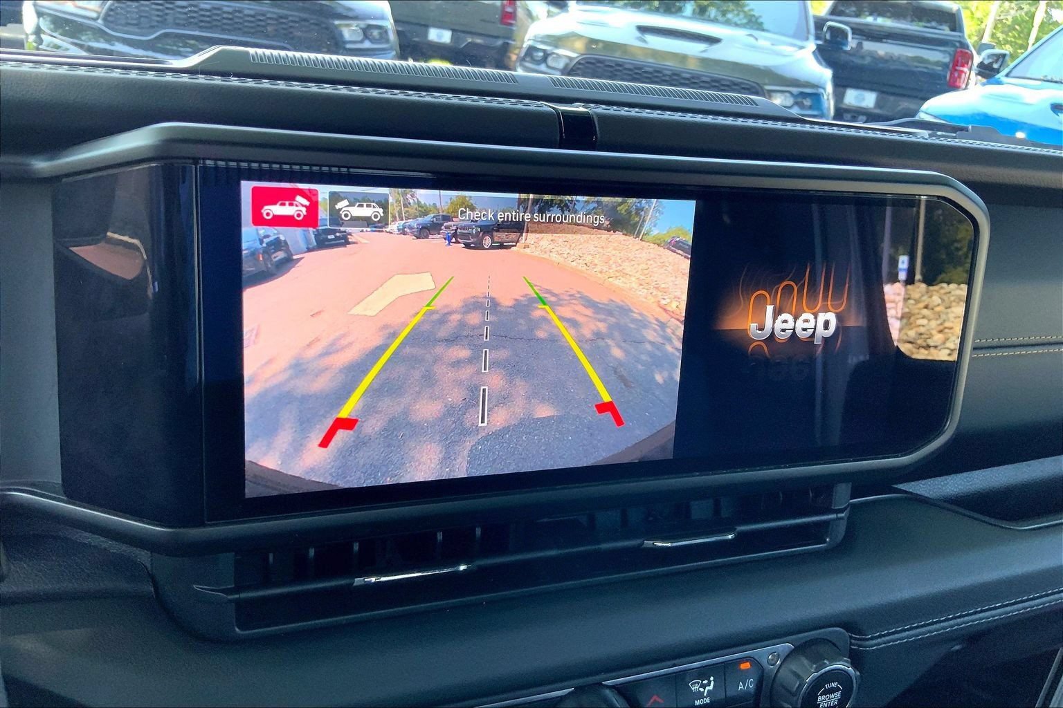 Certified 2024 Jeep Wrangler Unlimited Sahara w/ Technology Group AWD/4WD image 24