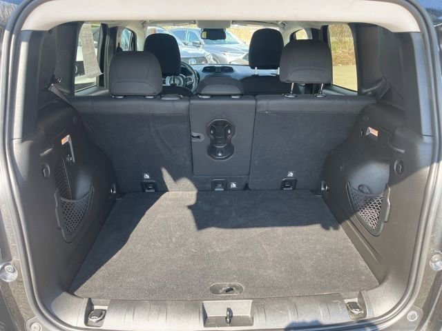 Used 2017 Jeep Renegade Latitude w/ Popular Equipment Group AWD/4WD image 17