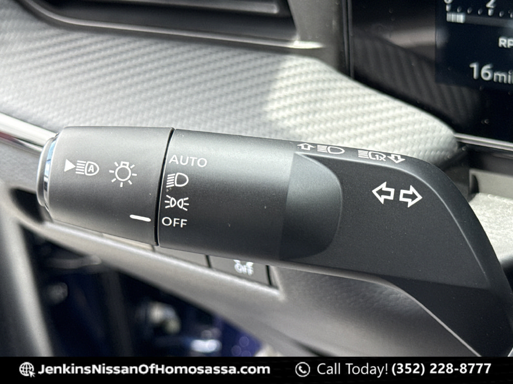 New 2026 Nissan Kicks SR w/ Cold Weather Package FWD image 40