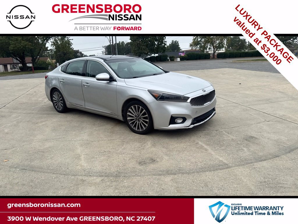 Used 2017 Kia Cadenza Premium w/ Luxury Package FWD image 1