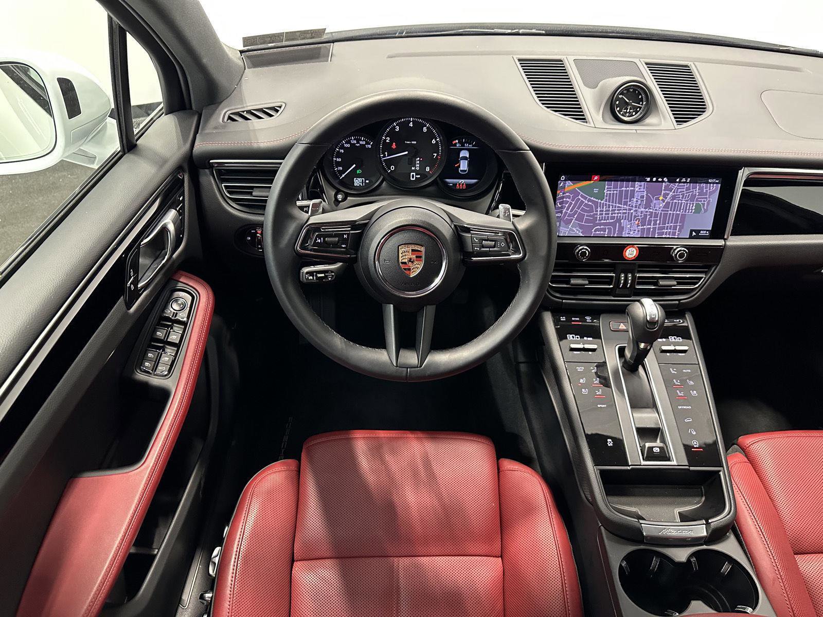 Certified 2025 Porsche Macan image 26