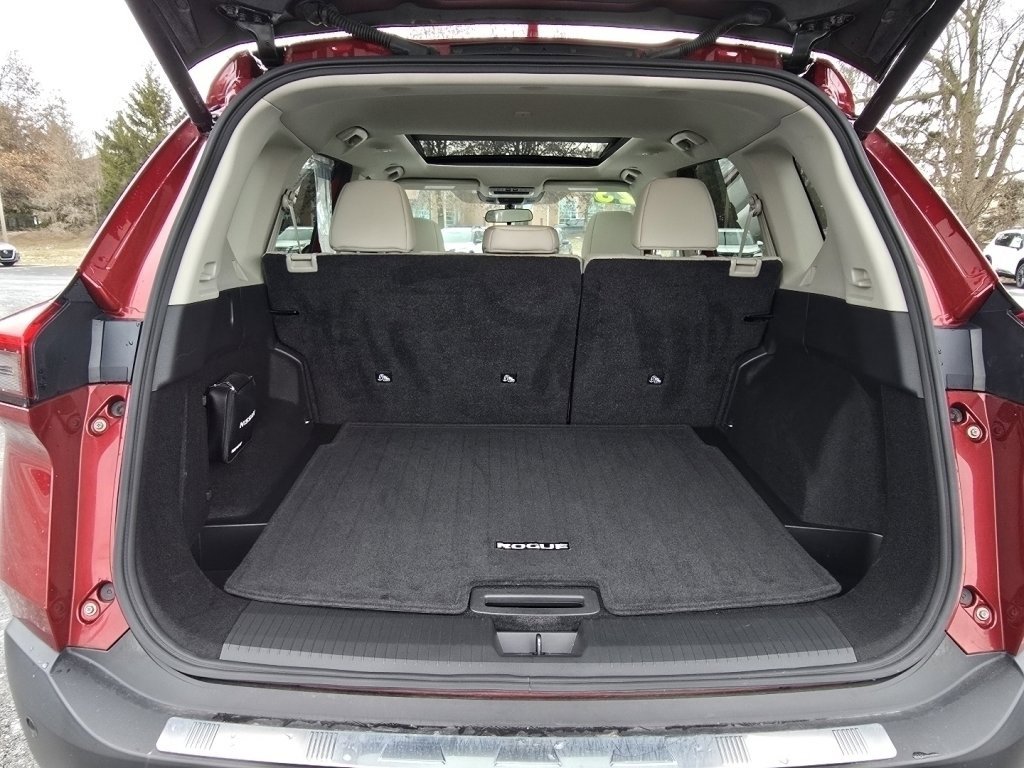 Used 2023 Nissan Rogue SV w/ SV Premium B Package image 18