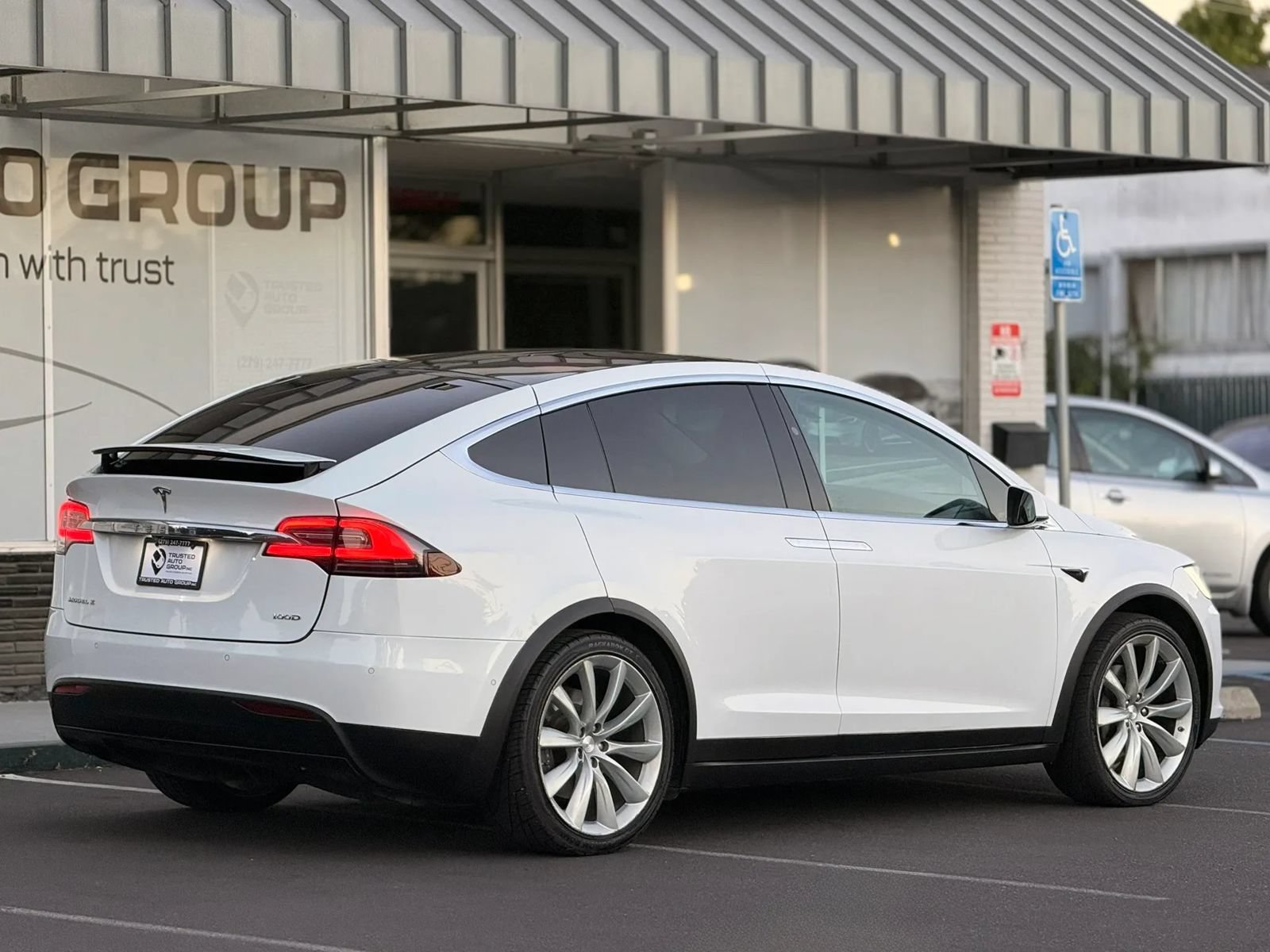 Used 2017 Tesla Model X 100D AWD/4WD image 8