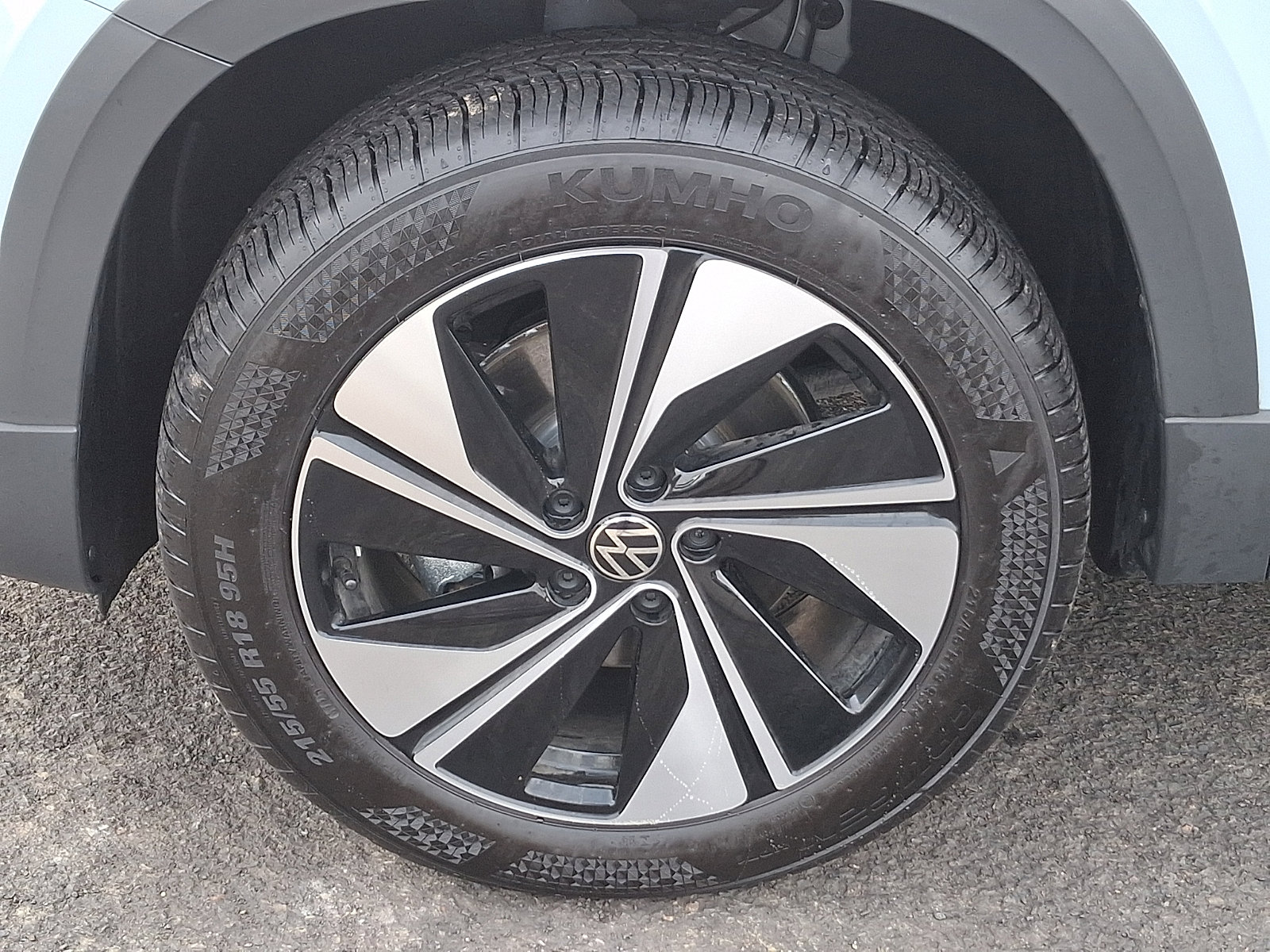 Certified 2025 Volkswagen Taos SE image 27