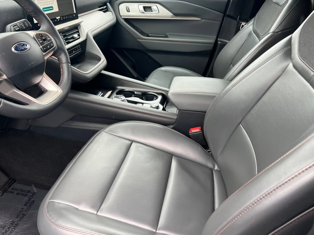 Used 2025 Ford Explorer Active w/ Active Comfort Package AWD/4WD image 11