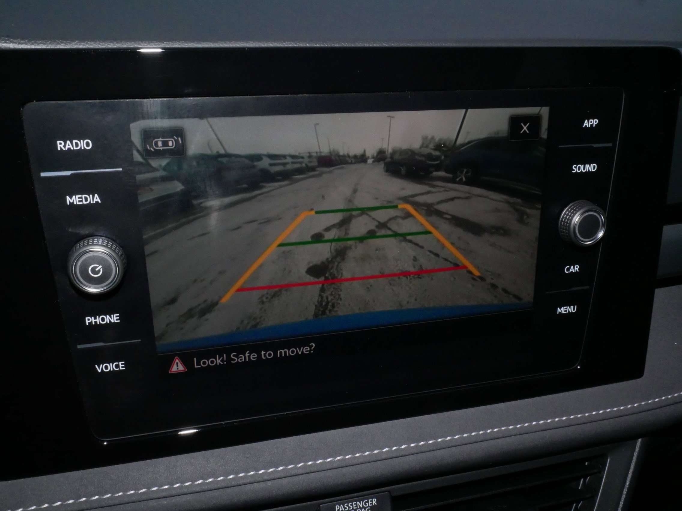 Certified 2025 Volkswagen Taos SE image 29