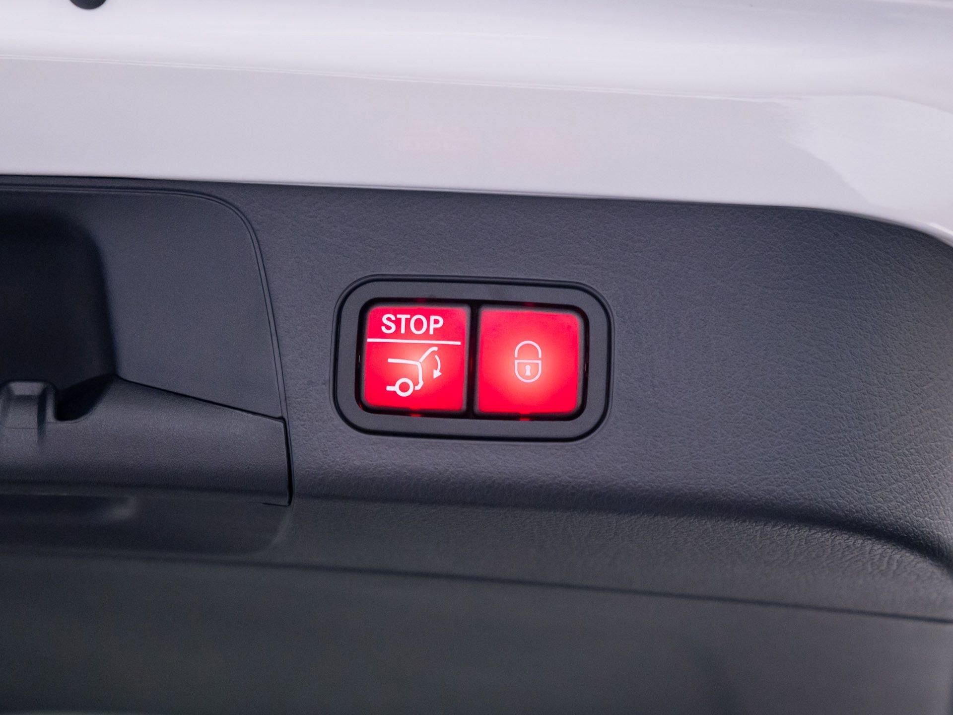 Used 2023 Mercedes-Benz EQB 300 4MATIC w/ Exclusive Package image 33