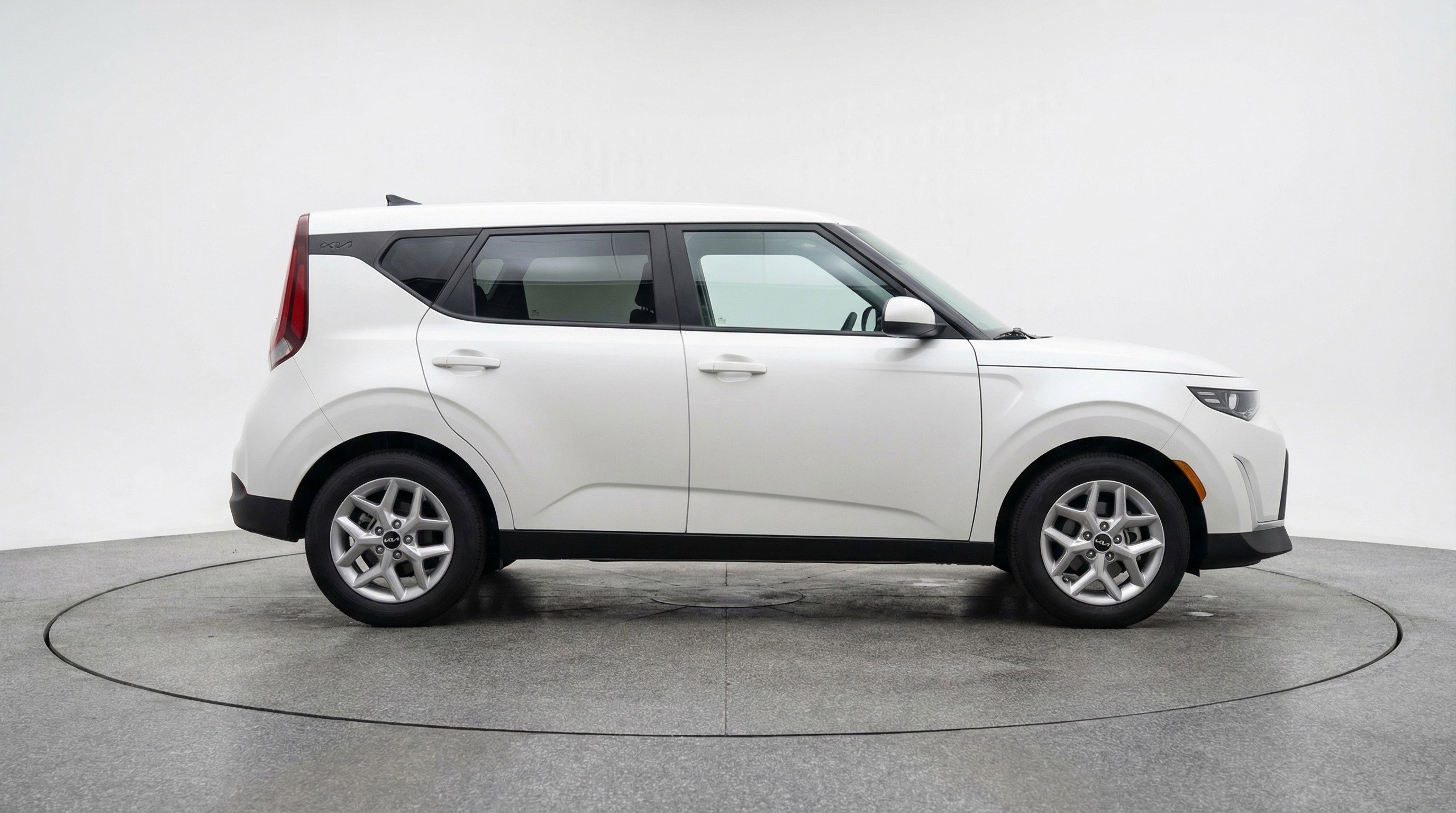 Used 2025 Kia Soul LX w/ LX Technology Package FWD image 11