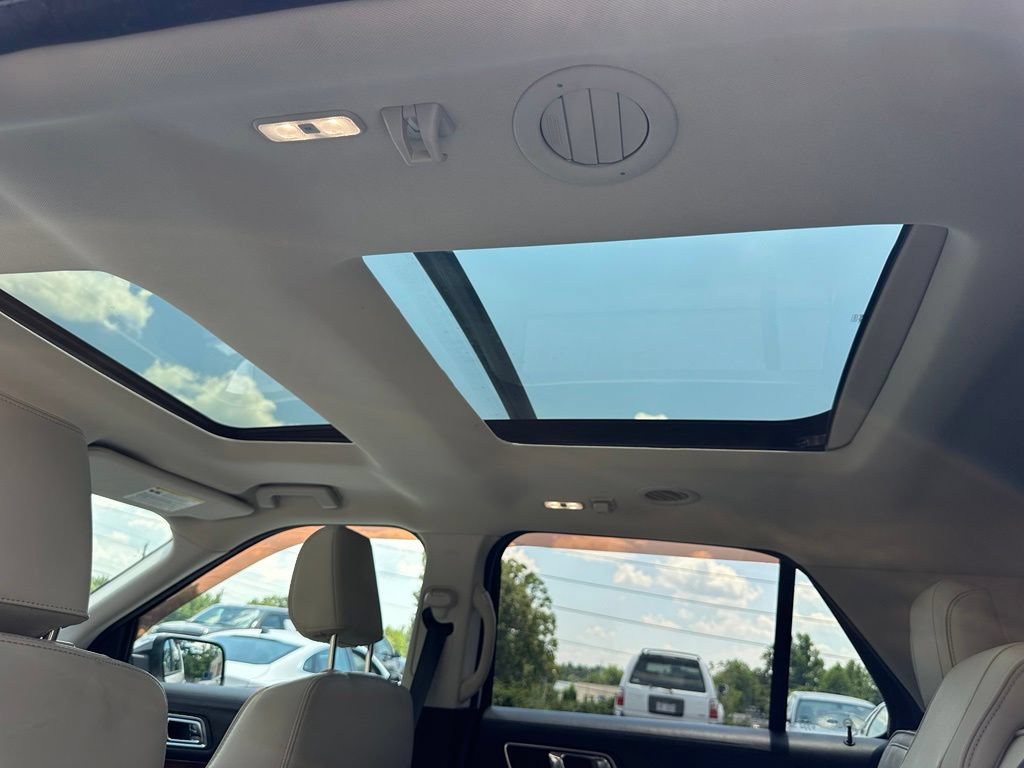Used 2018 Ford Explorer Platinum AWD/4WD image 7