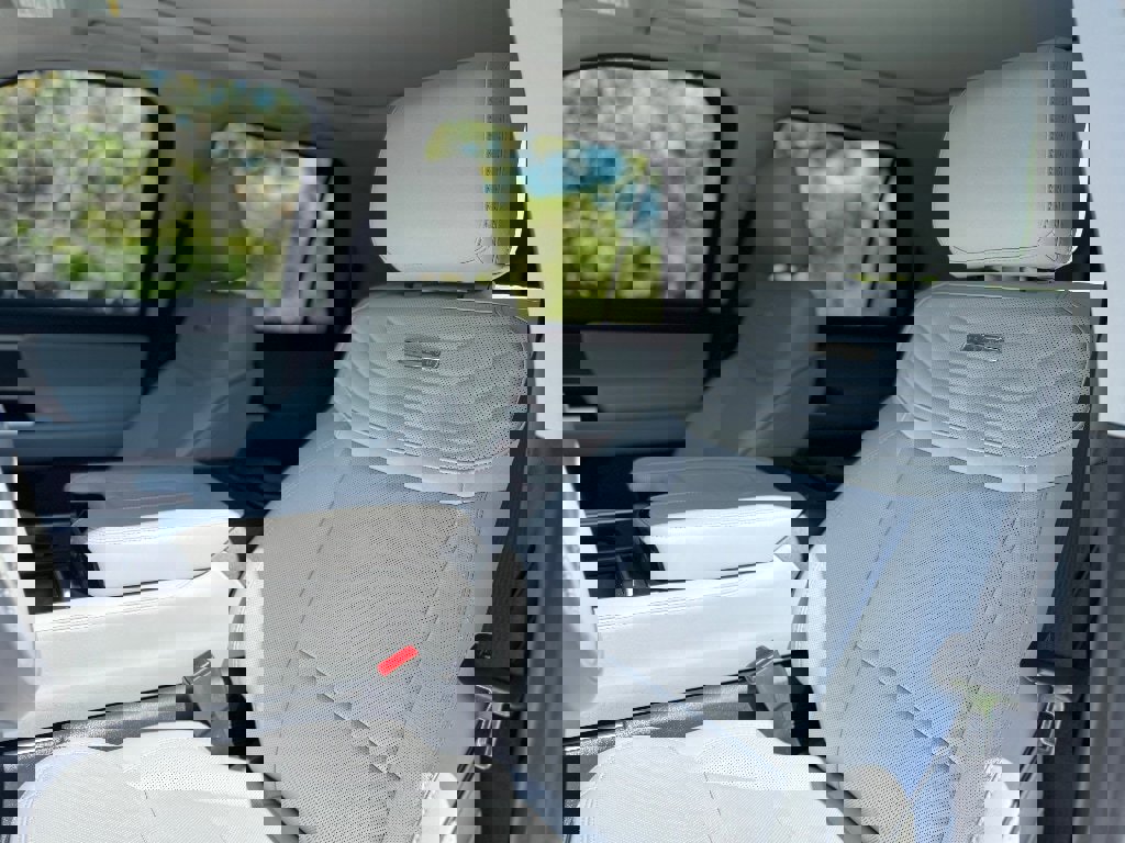 Used 2025 Ford Expedition Max Platinum w/ Platinum Ultimate Package AWD/4WD image 14