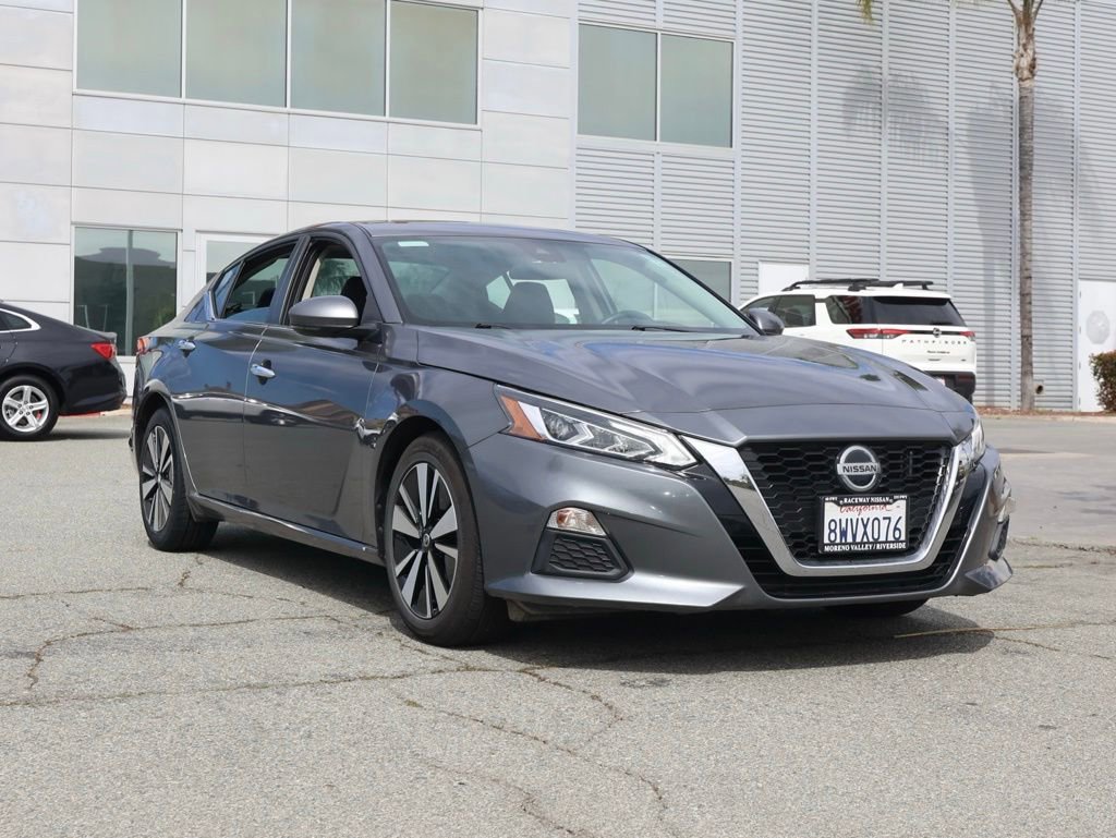 Used 2021 Nissan Altima 2.5 SV w/ SV Premium Package image 2