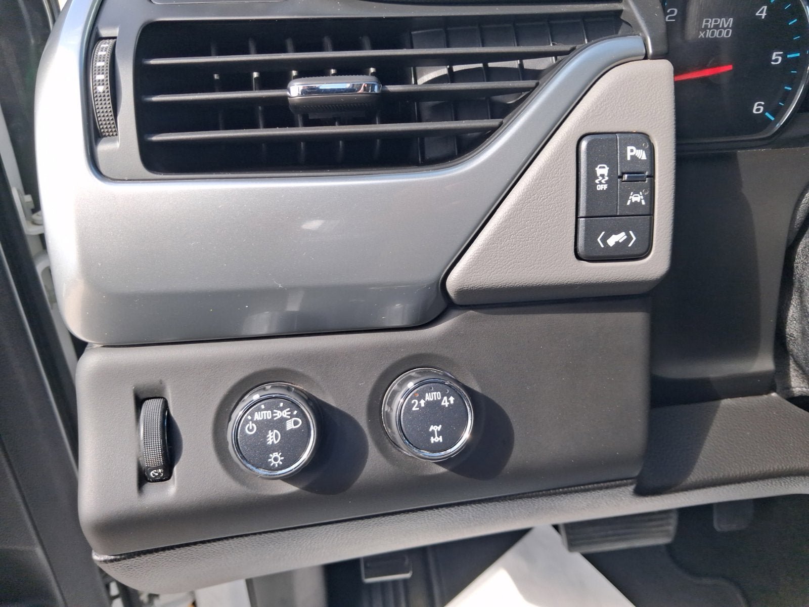 Used 2017 Chevrolet Suburban LT AWD/4WD image 18