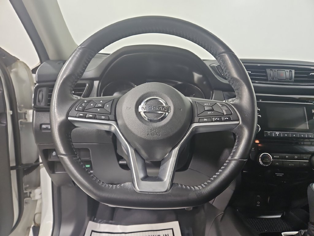 Used 2017 Nissan Rogue SV AWD/4WD image 15