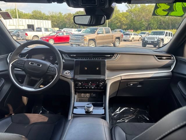 Used 2023 Jeep Grand Cherokee Altitude AWD/4WD image 32