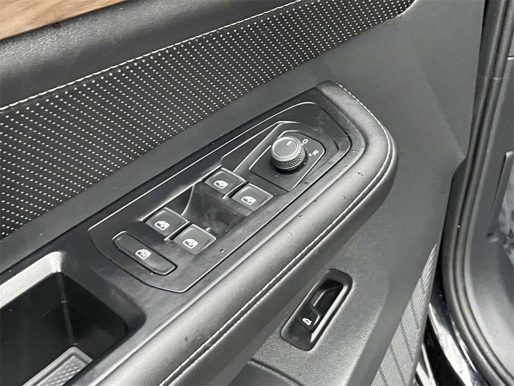 Used 2024 Volkswagen Atlas SE image 19