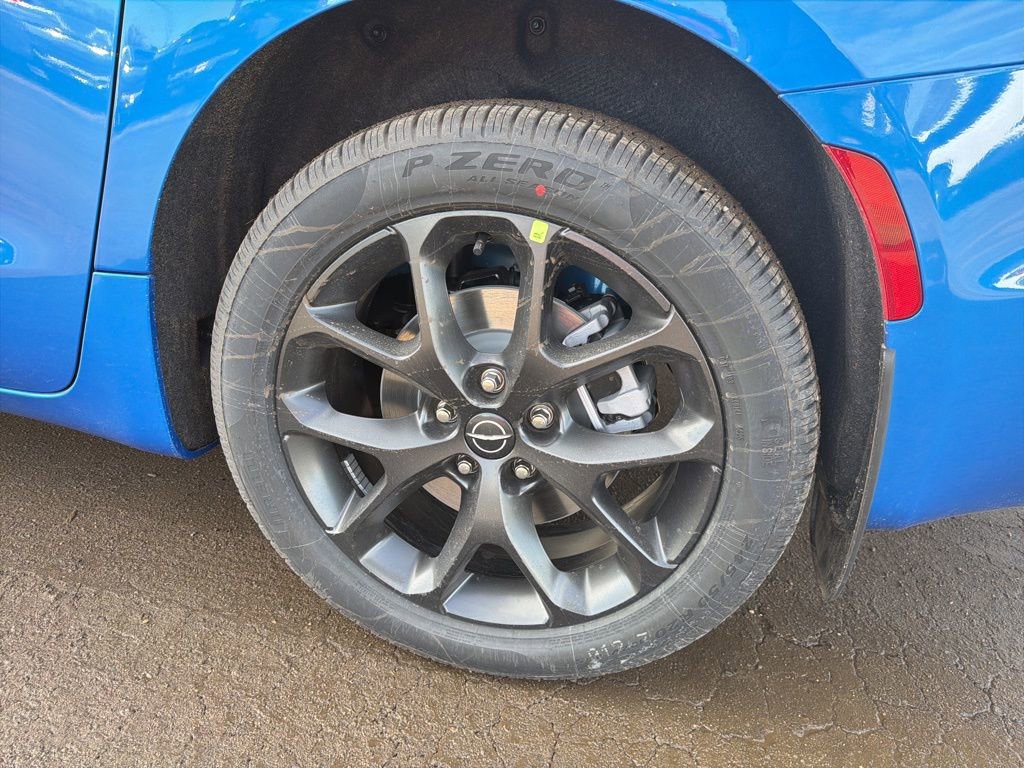 New 2026 Chrysler Pacifica Limited image 11