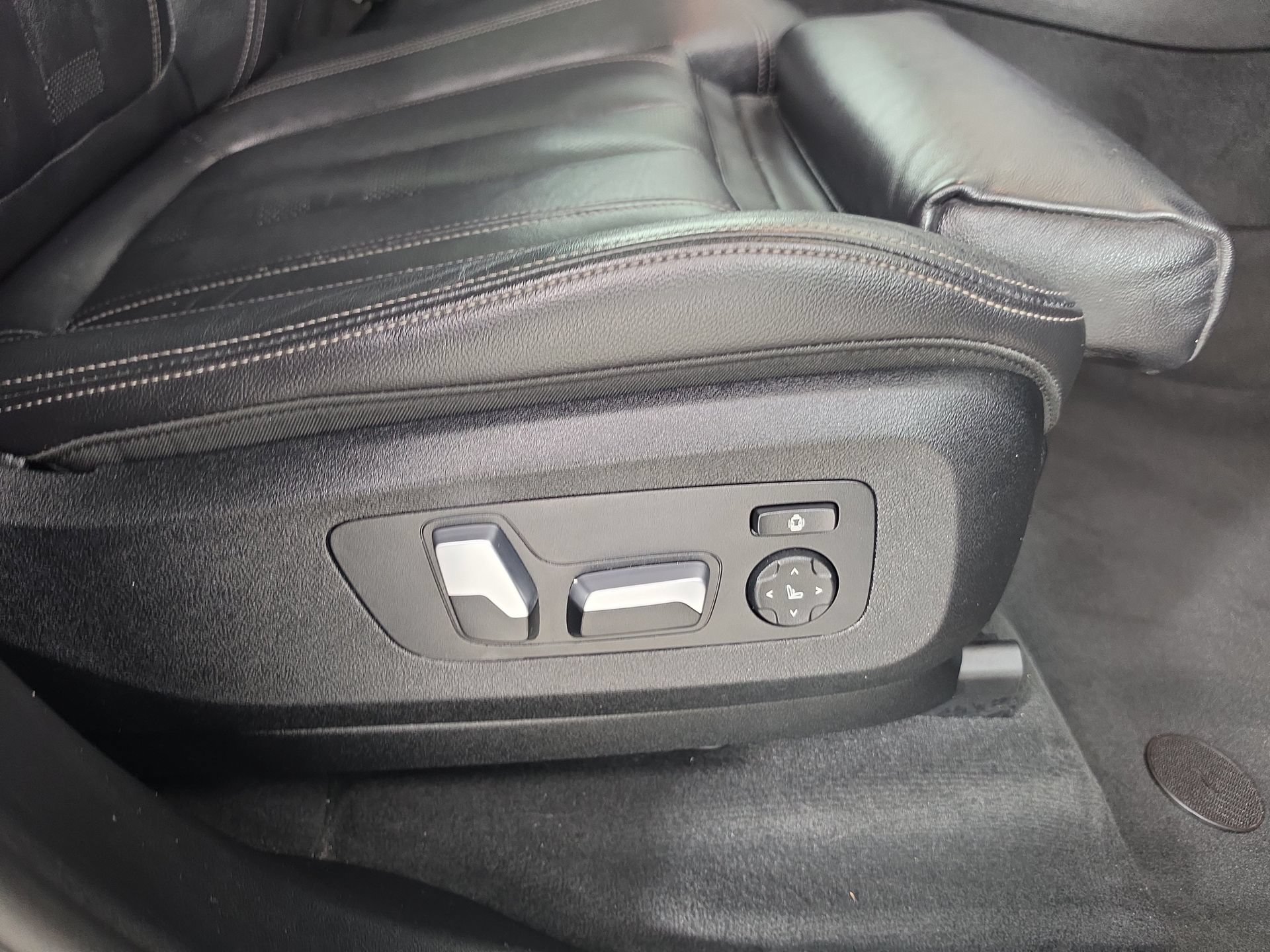Used 2020 BMW X5 sDrive40i w/ Premium Package RWD image 47