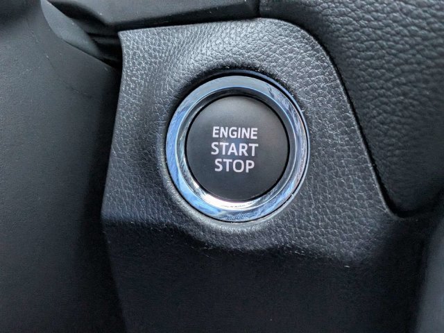 Used 2025 Toyota RAV4 XLE FWD image 26