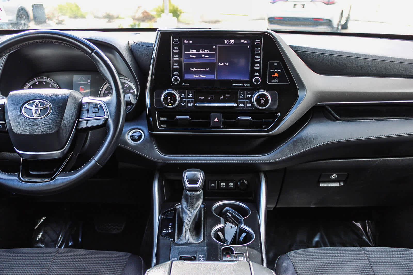 Used 2021 Toyota Highlander LE image 13