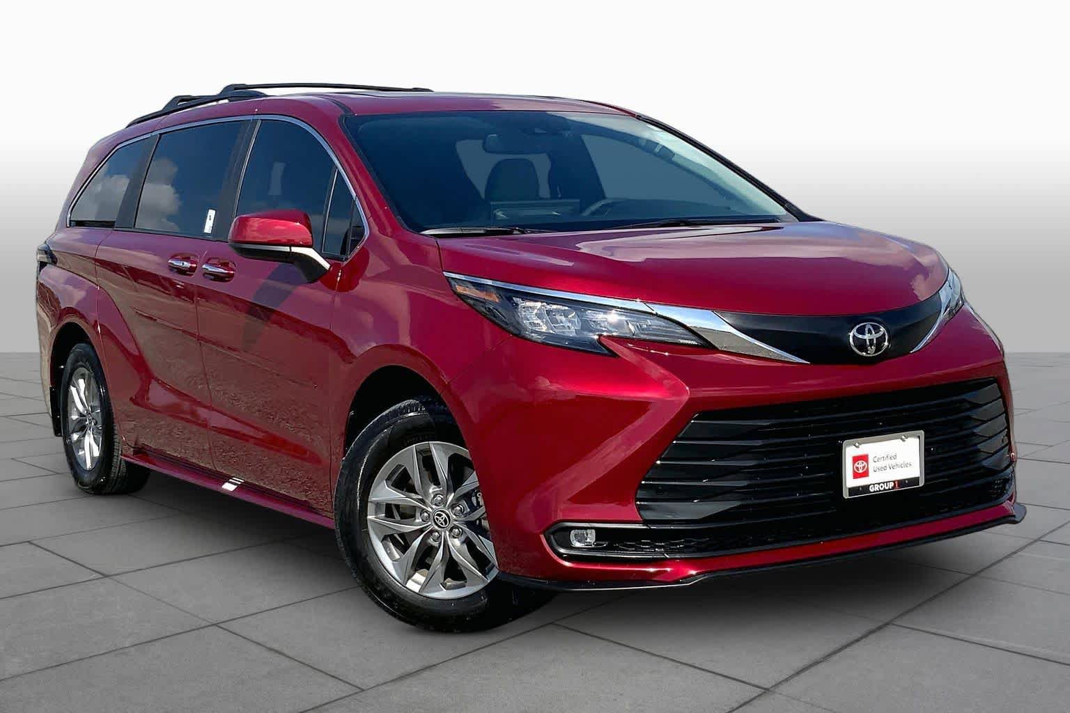 Used 2026 Toyota Sienna XLE FWD image 3