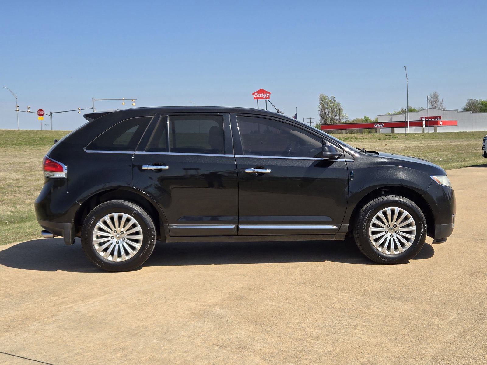 Used 2013 Lincoln MKX FWD image 7