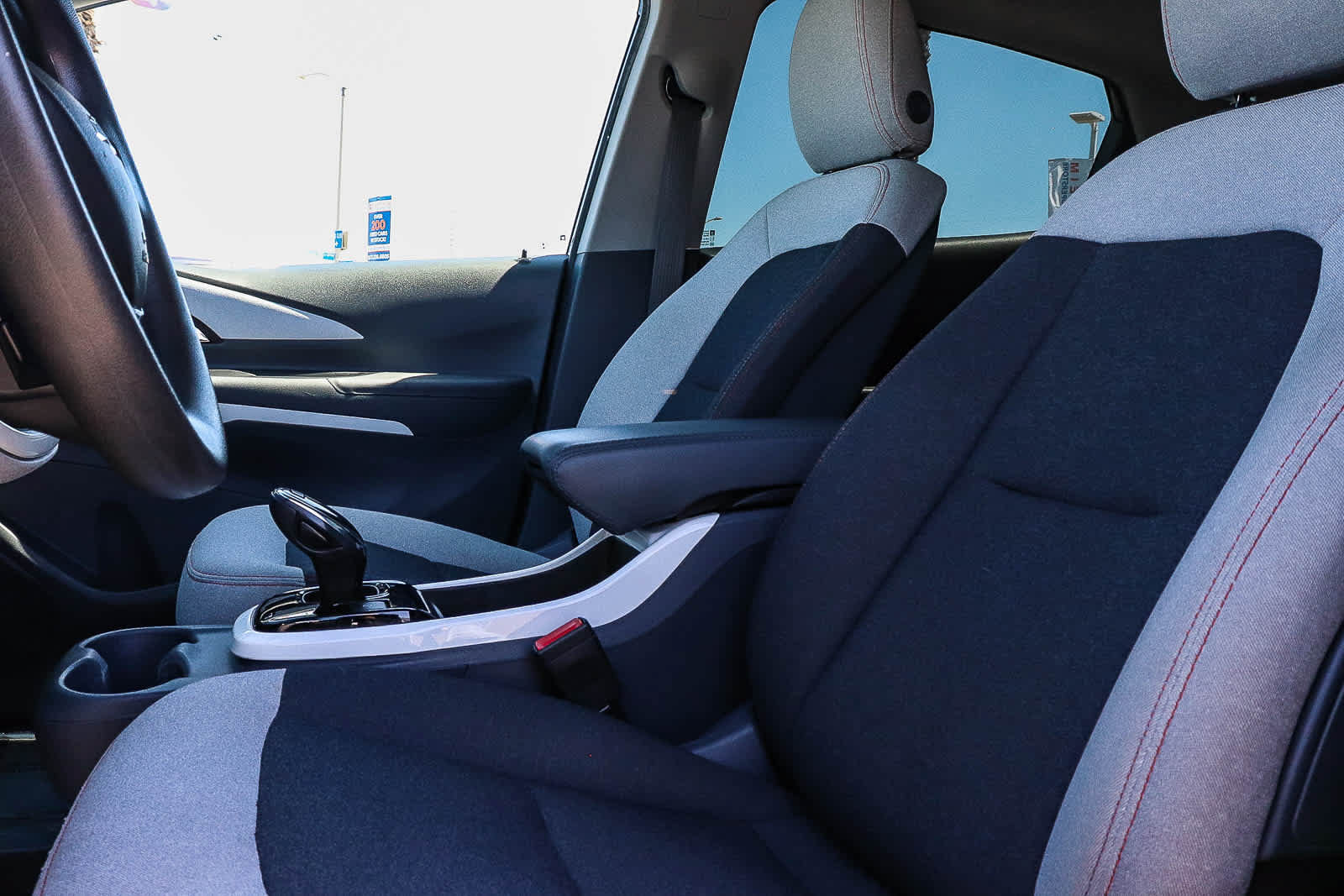 Used 2017 Chevrolet Bolt LT FWD image 27